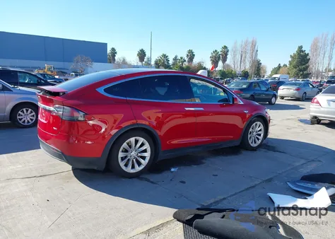 2016 Tesla Model X 60D/70D/75D/90D/P100D z USA, uszkodzony, nr VIN 5YJXCBE25GF013298
